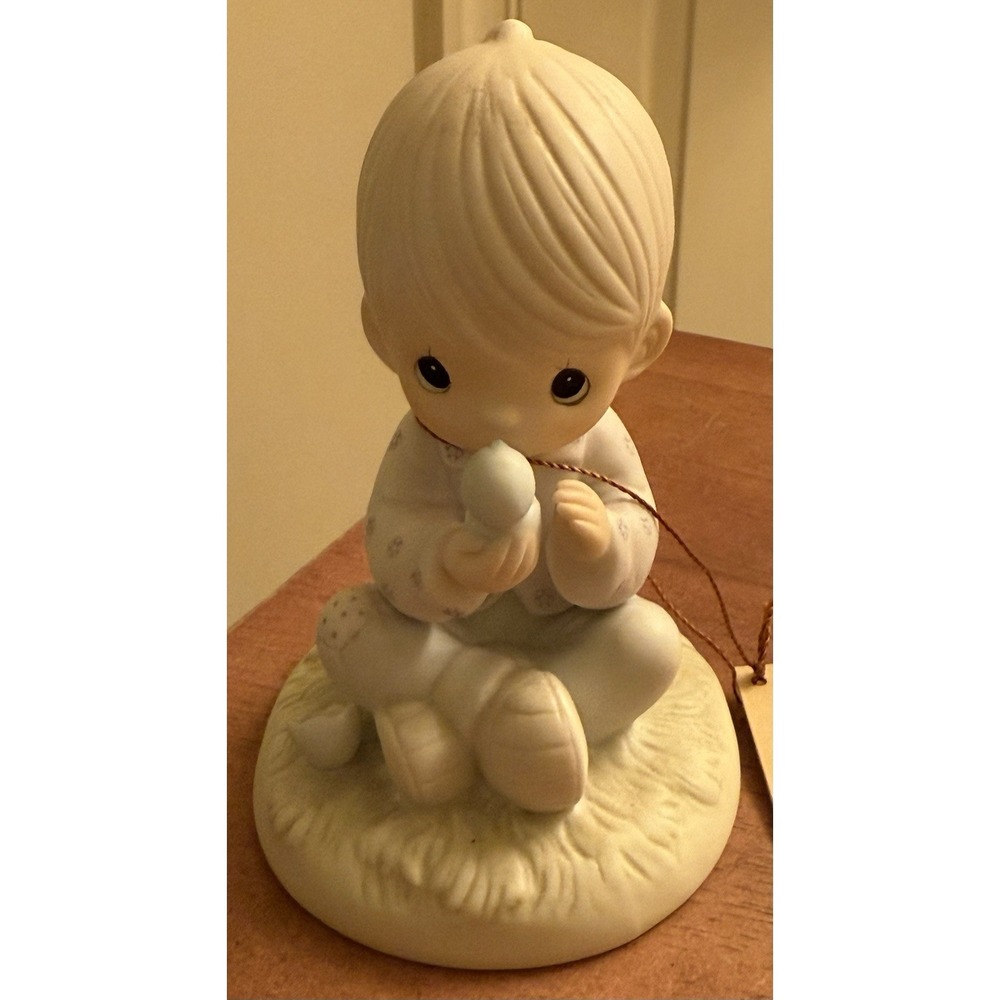Precious Moments Boy Figurine 1981 E-7156 R "Believe In‎ Miracles" Enesco 4.5"